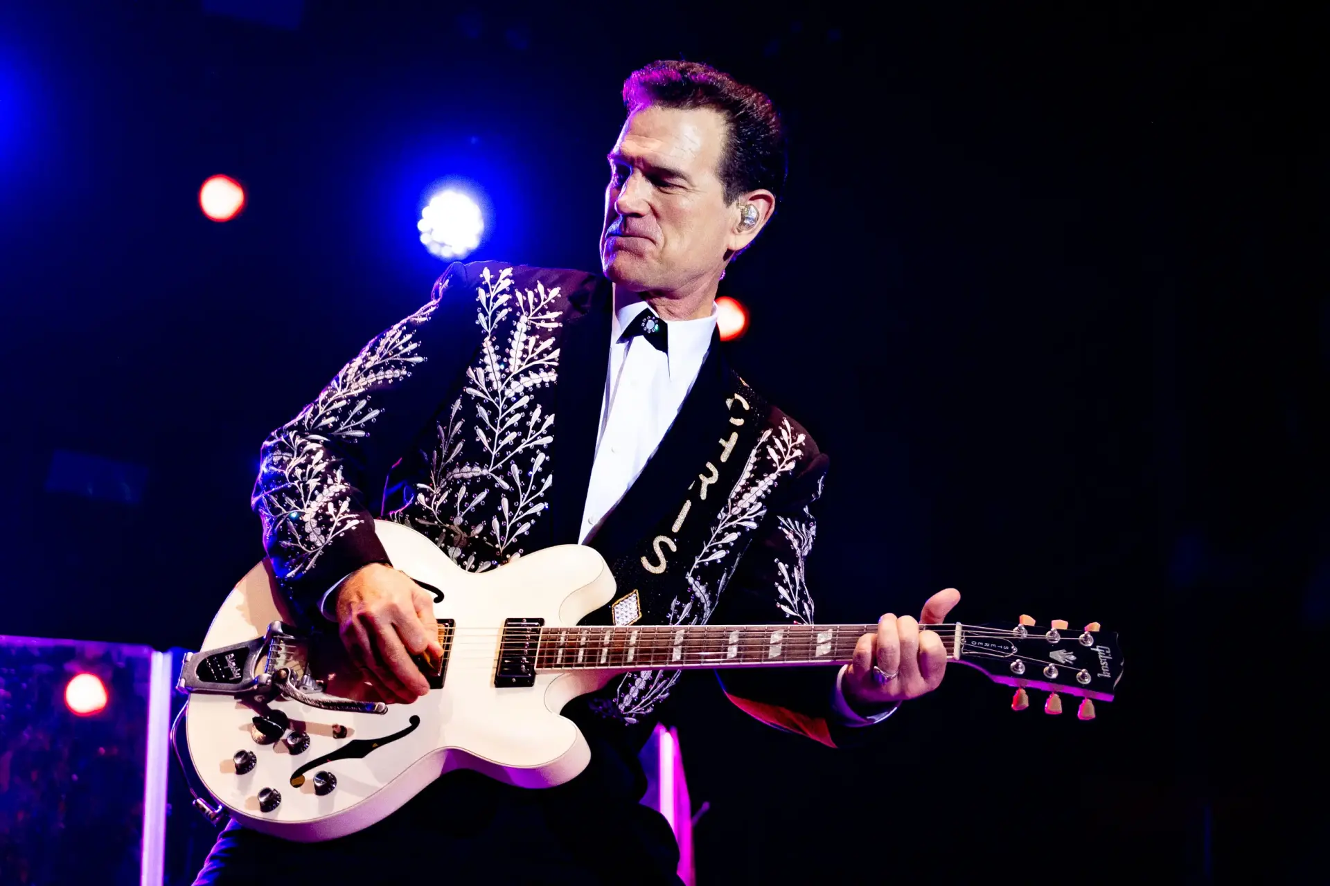 Concert chris isaak festival retroctrop